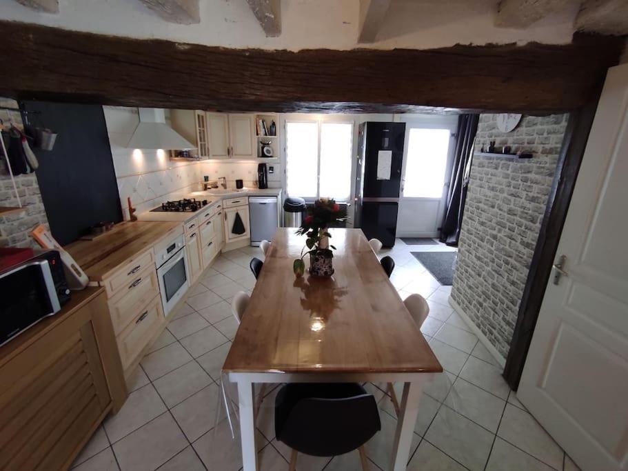 Chaleureuse Maison De Ville Avec Parking Gratuit Chinon Zewnętrze zdjęcie