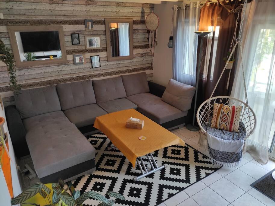 Chaleureuse Maison De Ville Avec Parking Gratuit Chinon Zewnętrze zdjęcie